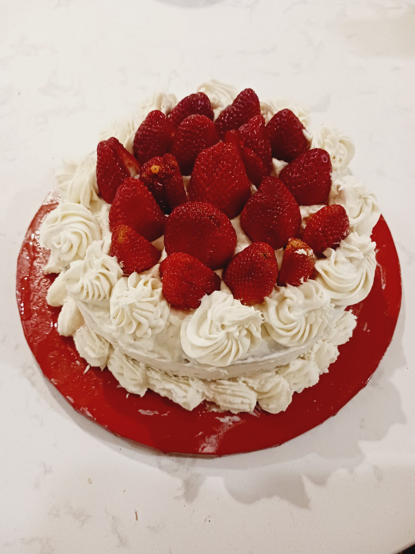 Vanilla Cake with Strawberries and Buttercream