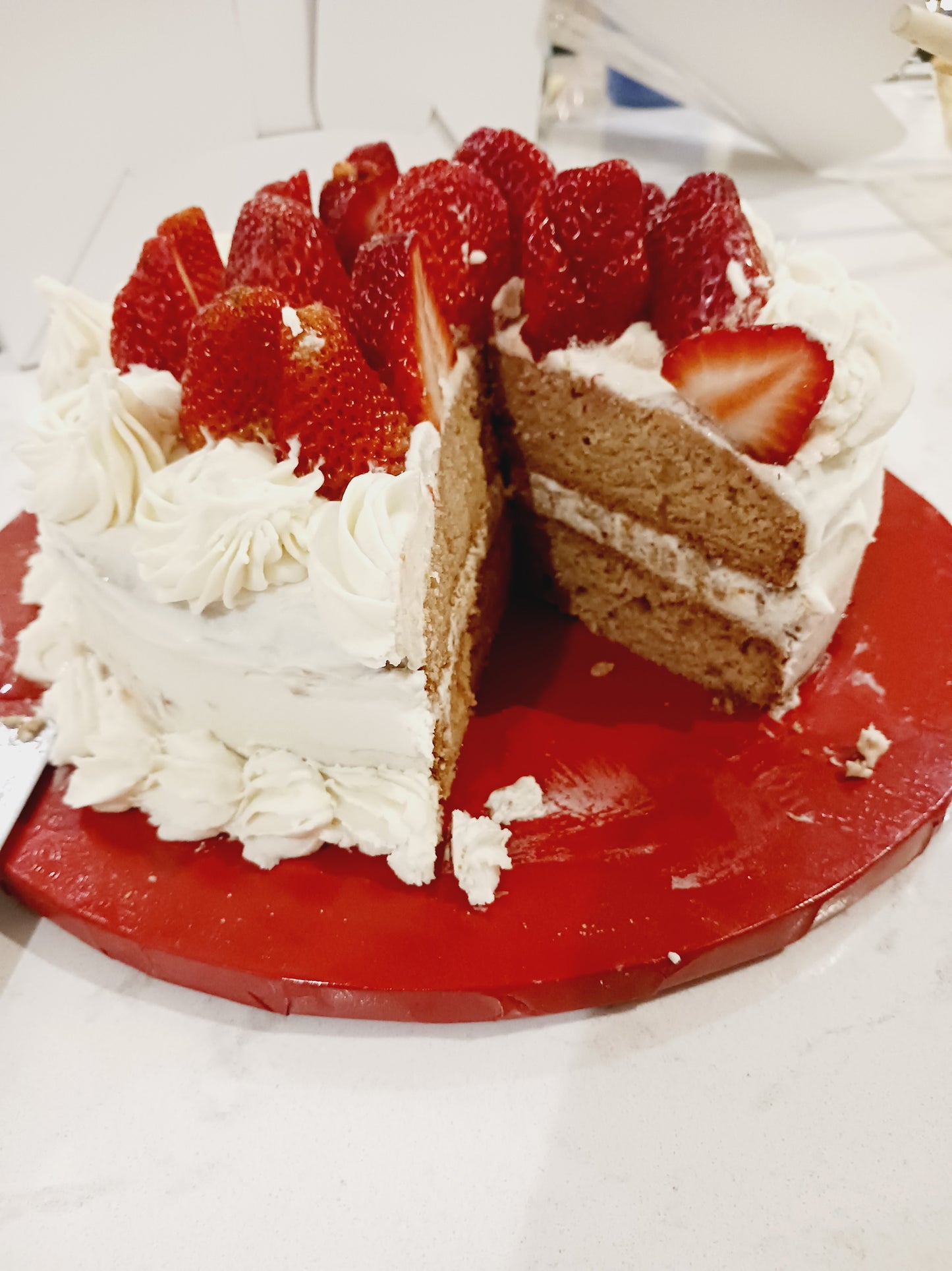 Vanilla Cake with Strawberries and Buttercream