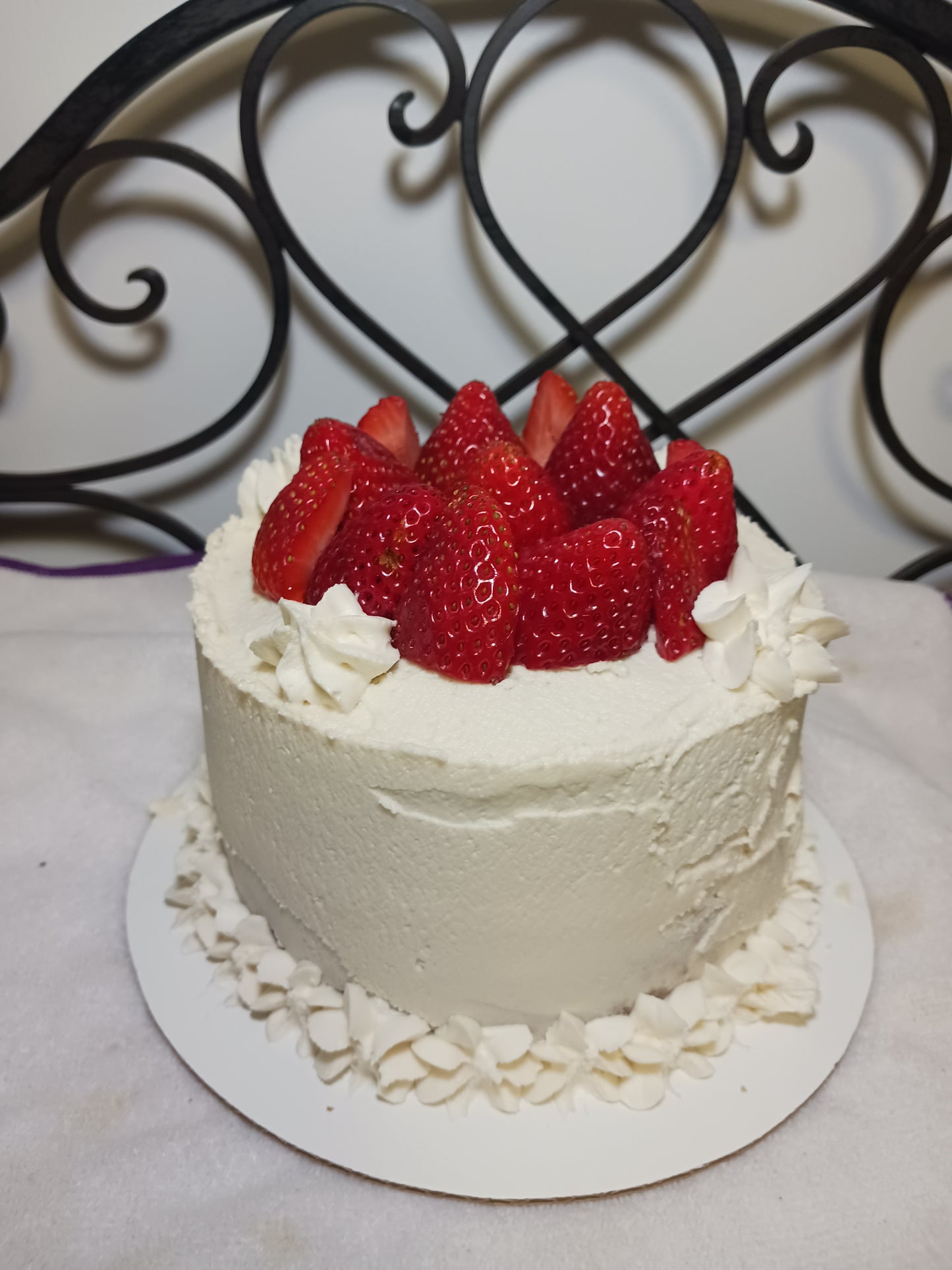 Vanilla Cake with Strawberries and Buttercream