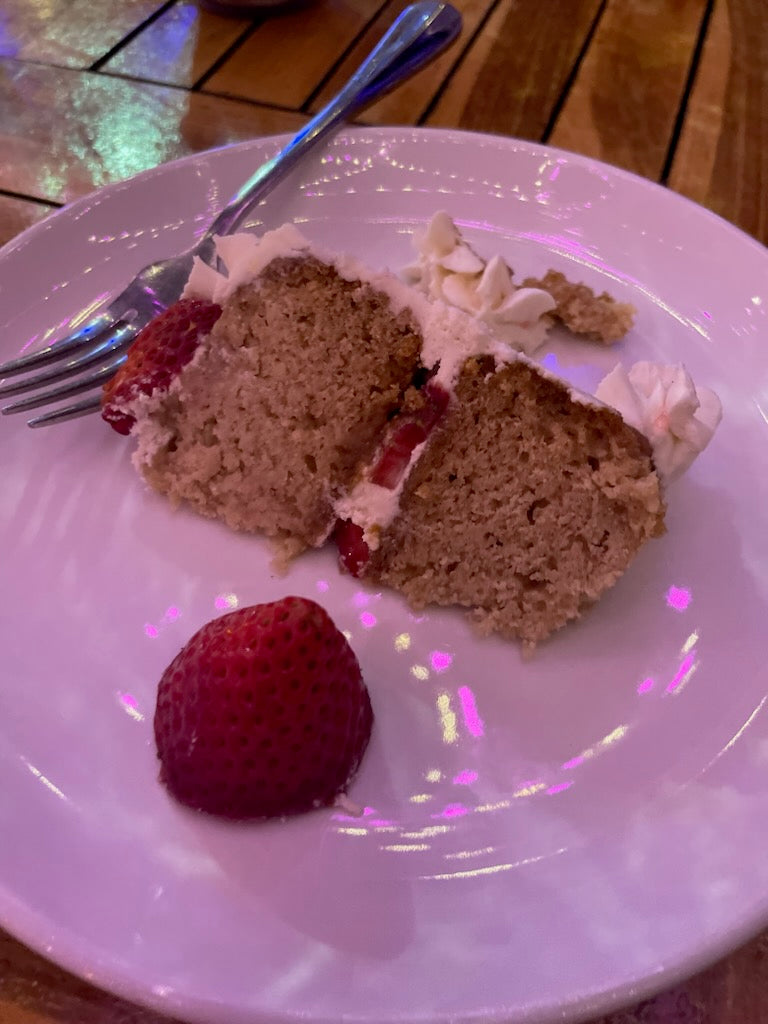 Vanilla Cake with Strawberries and Buttercream